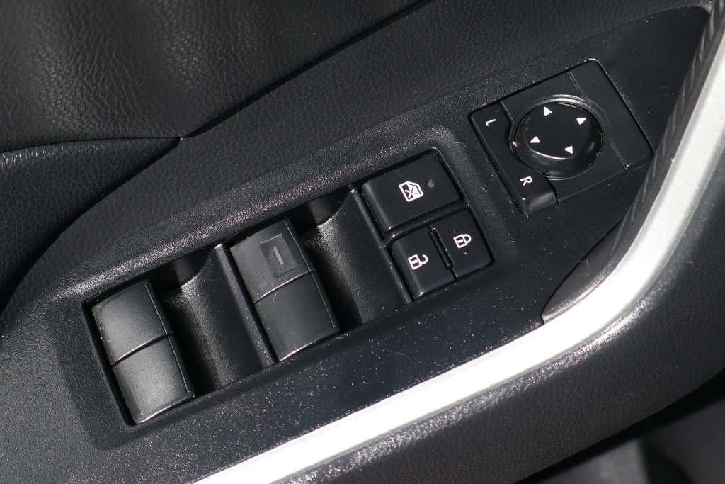 Used 2021 Toyota RAV4 LE w/ Carpet Mat Package (TMS) AWD/4WD image 18