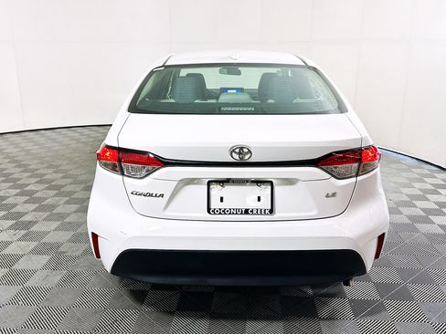 Used 2023 Toyota Corolla LE image 4