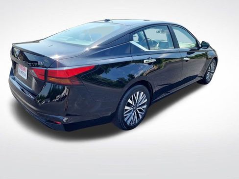 Used 2024 Nissan Altima 2.5 SV FWD image 5