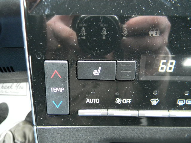 Used 2020 Toyota Avalon XLE w/ Moonroof Package FWD image 15