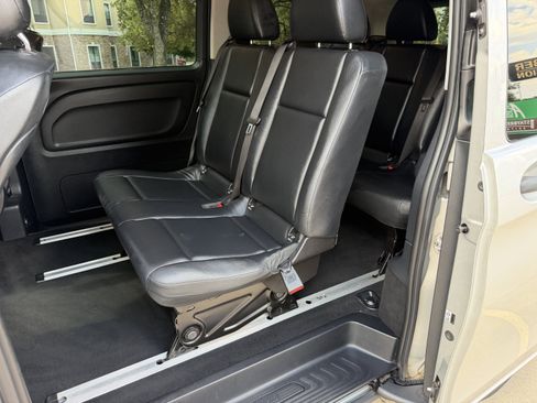 Used 2016 Mercedes-Benz Metris Passenger image 21