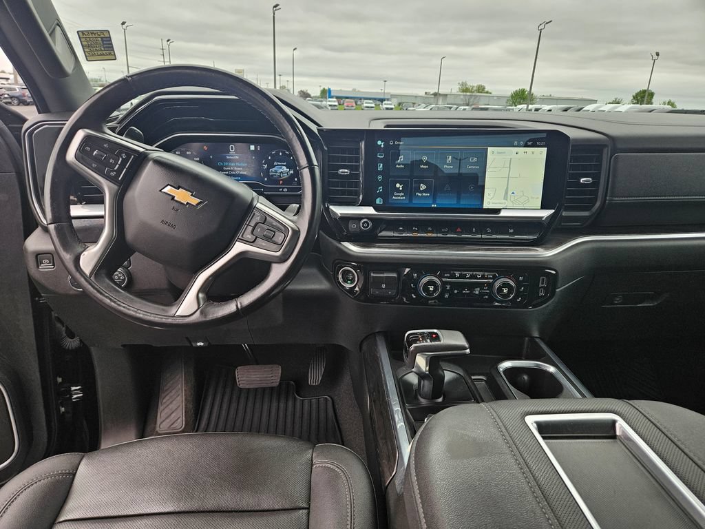Used 2022 Chevrolet Silverado 1500 LTZ w/ Z71 Off-Road Package AWD/4WD image 17