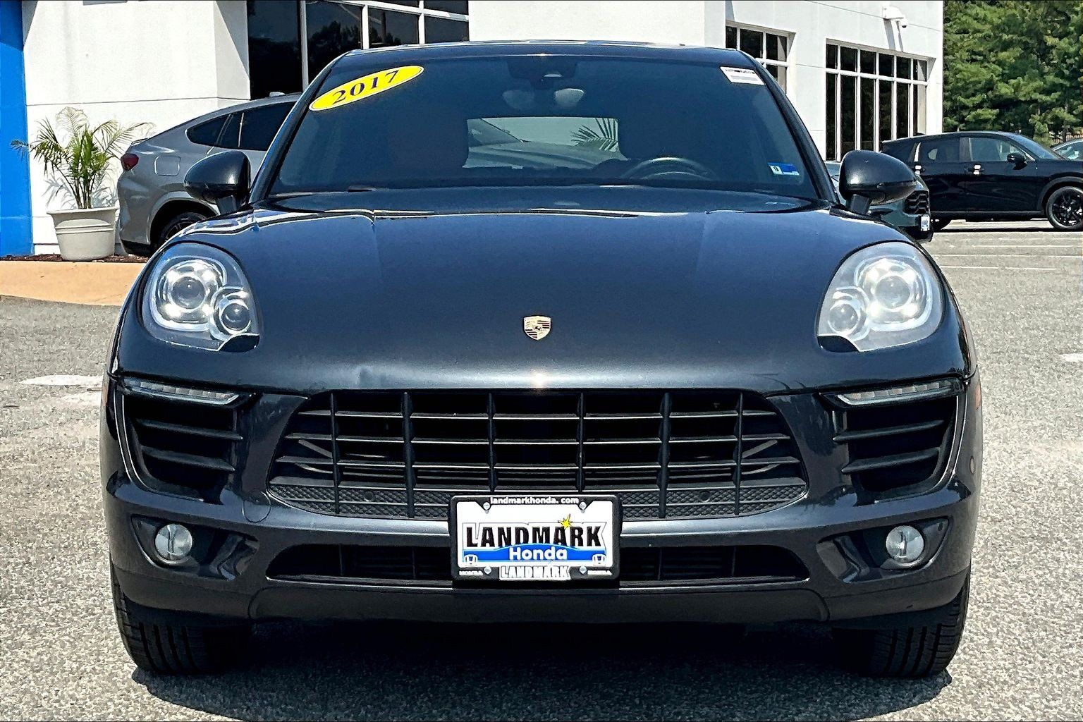 Used 2017 Porsche Macan w/ Premium Package Plus AWD/4WD image 3