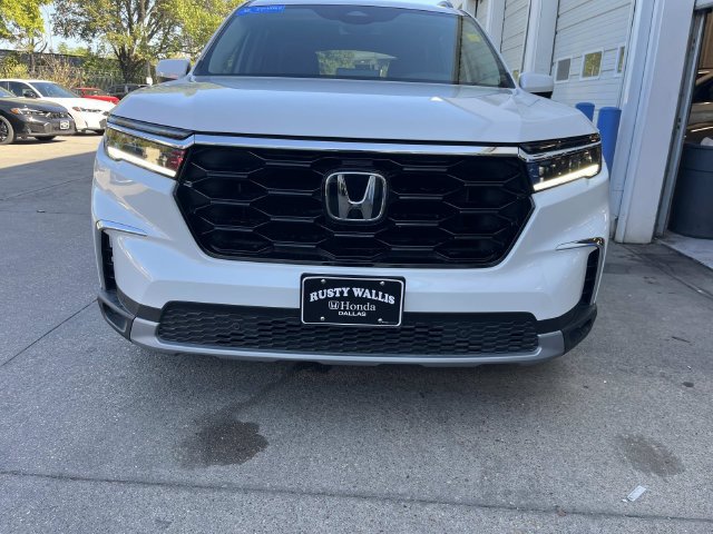 Certified 2025 Honda Pilot Touring image 4
