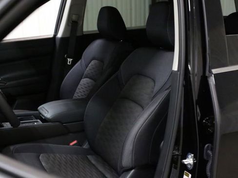 New 2025 Nissan Pathfinder SV image 8