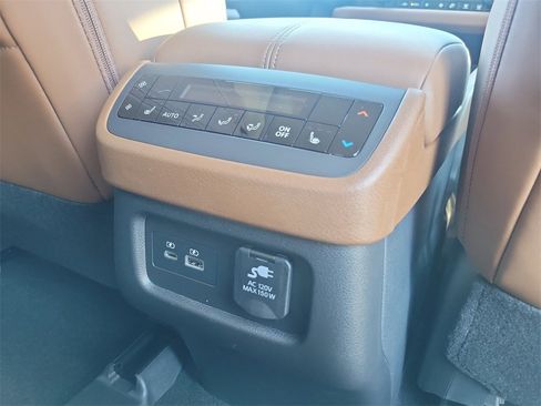 New 2025 Nissan Pathfinder Platinum image 14