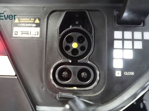 Used 2024 Hyundai Ioniq 5 Limited image 10