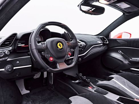 Used 2020 Ferrari 488 Pista Coupe RWD image 2