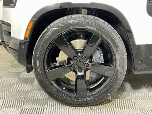 New 2026 Land Rover Defender 130 X-Dynamic SE AWD/4WD image 9