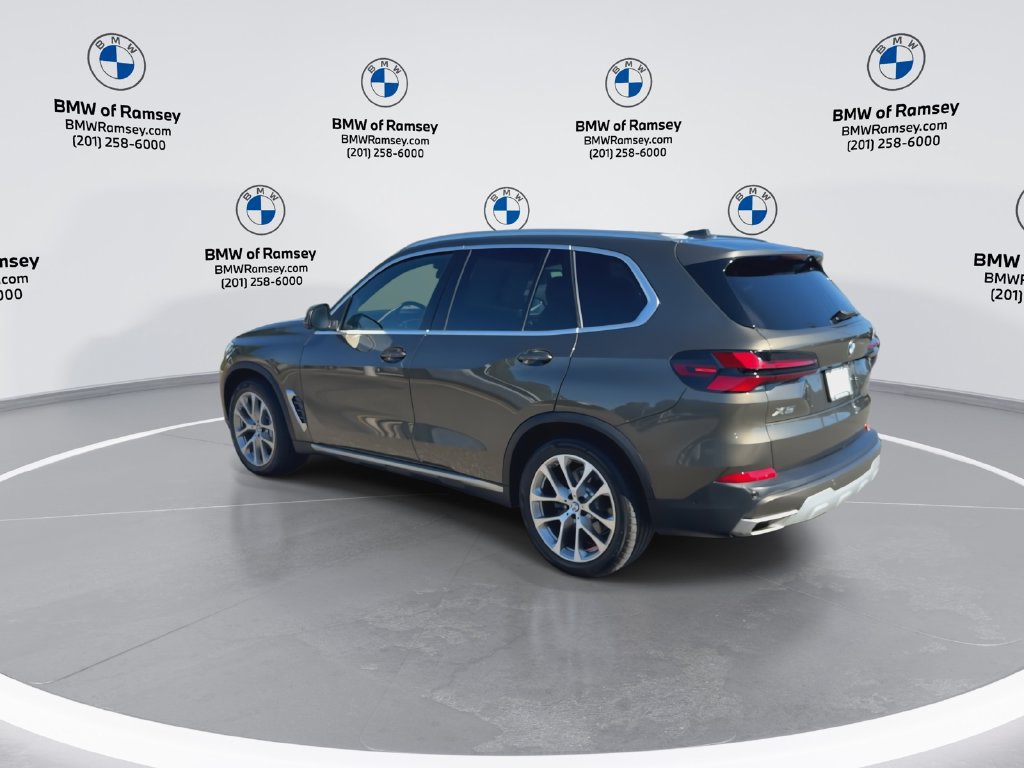 Used 2024 BMW X5 xDrive40i w/ Premium Package AWD/4WD image 6