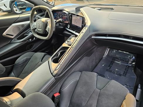 Used 2021 Chevrolet Corvette Stingray Premium Conv w/ Z51 Performance Package RWD image 25