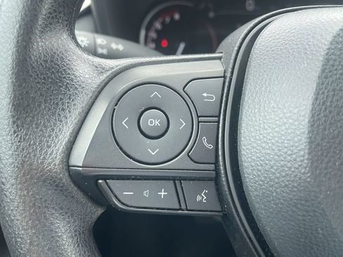 Used 2025 Toyota RAV4 XLE FWD image 19