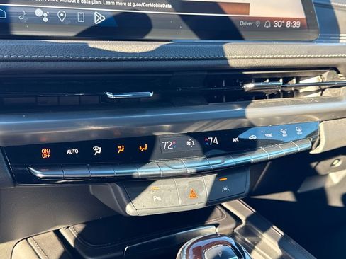 Used 2024 Cadillac XT4 Premium Luxury image 23