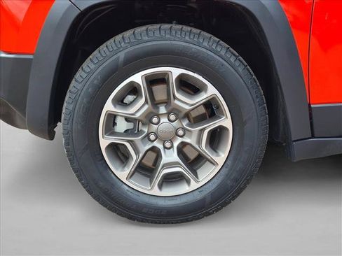 Used 2021 Jeep Cherokee Trailhawk w/ Trailer Tow Group AWD/4WD image 22