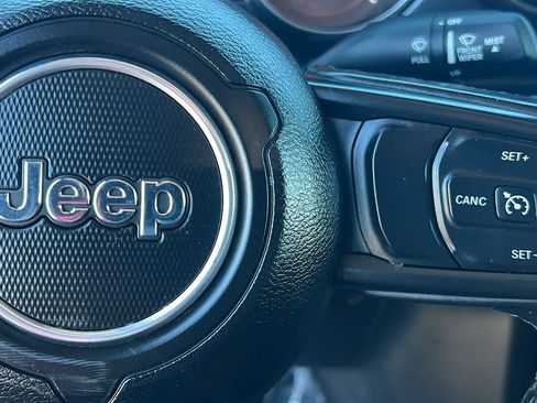 Used 2022 Jeep Gladiator Sport image 20