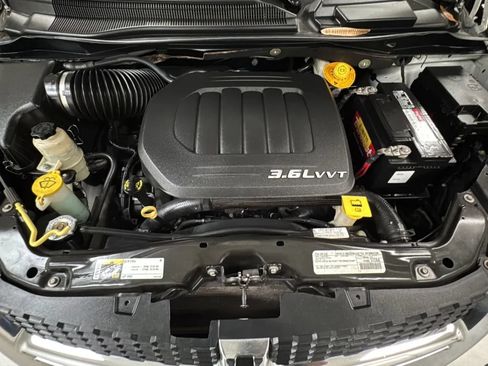 Used 2015 Dodge Grand Caravan SXT FWD image 24