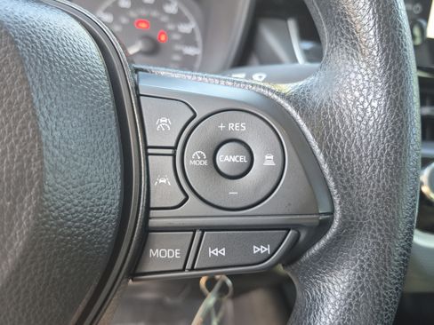 Used 2025 Toyota Corolla LE FWD image 27