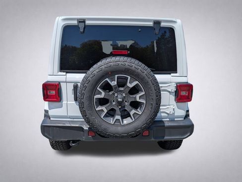 Used 2022 Jeep Wrangler Unlimited Sahara w/ LED Lighting Group AWD/4WD image 5