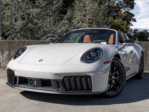 Certified 2026 Porsche 911 Targa 4 GTS AWD/4WD image 7