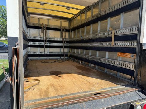 Used 2016 Chevrolet Express 3500 RWD image 19