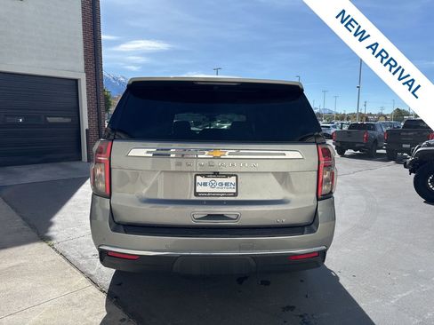 Used 2023 Chevrolet Suburban LT w/ Luxury Package AWD/4WD image 6
