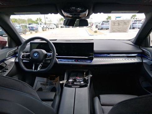 Used 2025 BMW 550e xDrive w/ Executive Package AWD/4WD image 10