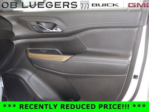 Certified 2023 GMC Acadia SLE w/ Driver Convenience Package image 19