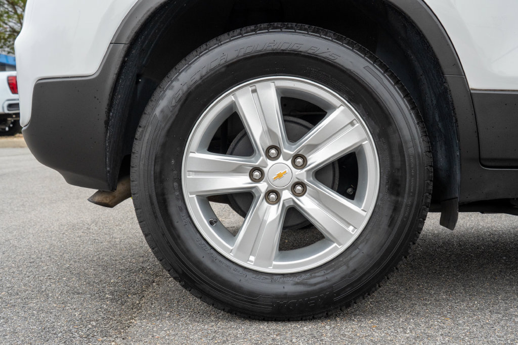 Used 2018 Chevrolet Trax LT w/ LT Convenience Package FWD image 30