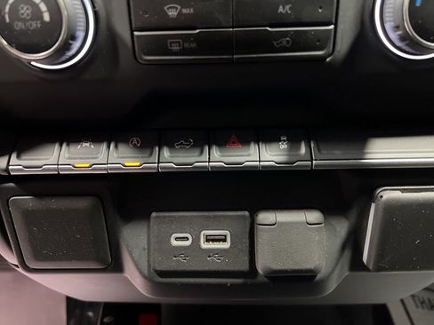 Used 2024 Chevrolet Silverado 1500 Custom image 30