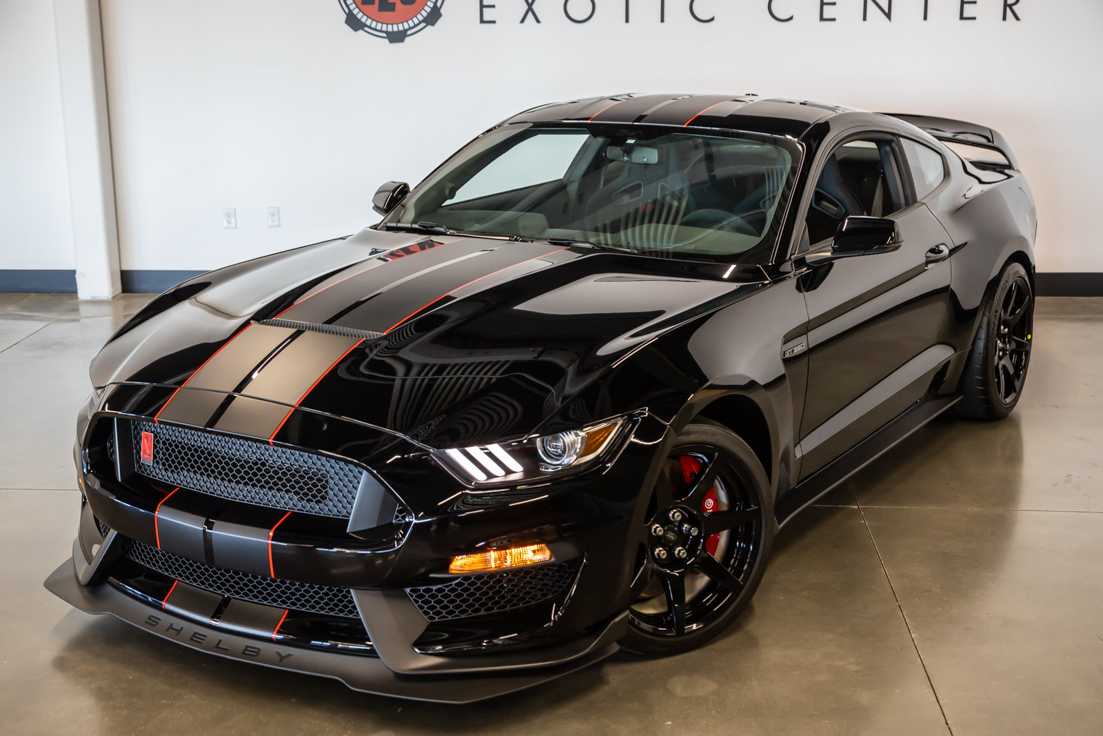 Used 2019 Ford Mustang Shelby GT350R w/ GT350R Equipment Group 920A RWD image 6