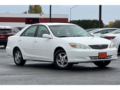 Used 2002 Toyota Camry LE image 2