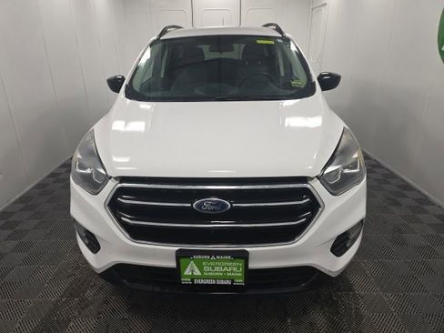 Used 2017 Ford Escape SE w/ SE Sport Appearance Package AWD/4WD image 2