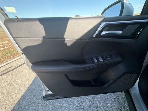 Used 2024 Mitsubishi Outlander SE image 21