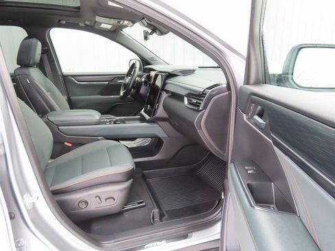 Used 2025 GMC Acadia AT4 w/ Super Cruise Package image 25