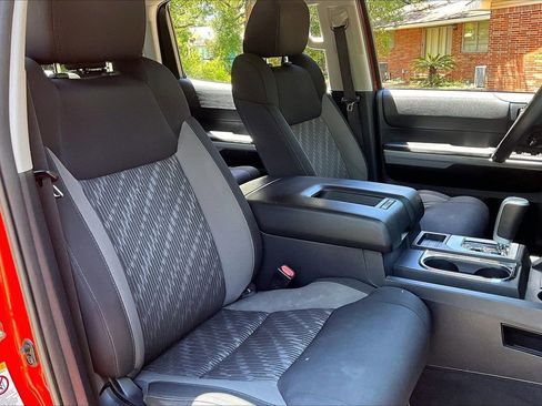 Used 2018 Toyota Tundra SR5 w/ SR5 Upgrade Package AWD/4WD image 28