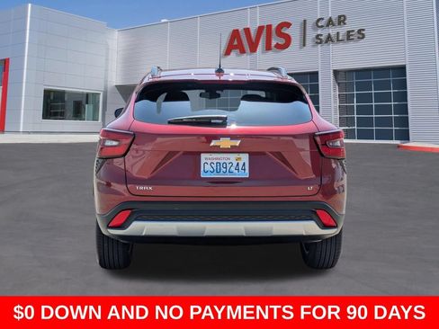 Used 2025 Chevrolet Trax LT w/ LT Convenience Package FWD image 5