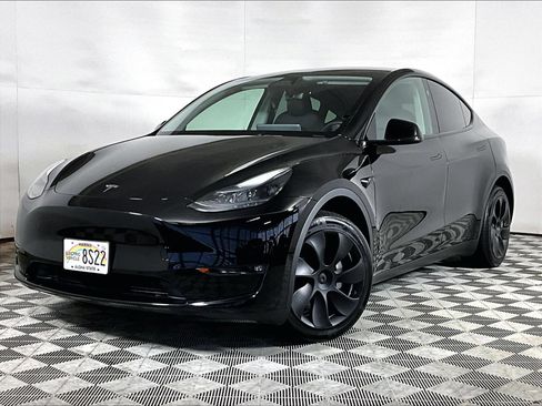 Used 2024 Tesla Model Y Long Range AWD/4WD image 1