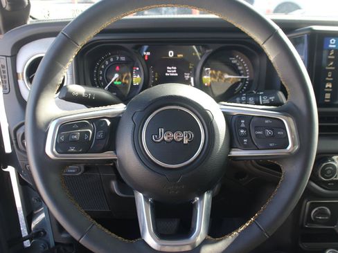 Used 2024 Jeep Wrangler Unlimited Sahara AWD/4WD image 17