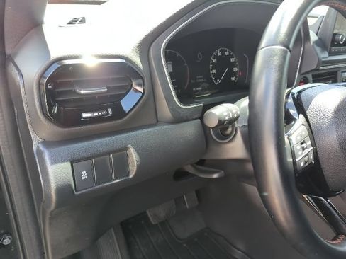 Used 2023 Honda Pilot Sport image 14