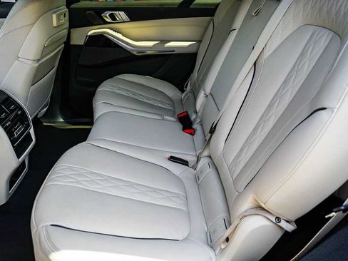 Used 2022 BMW X7 M50i w/ Dynamic Handling Package AWD/4WD image 19