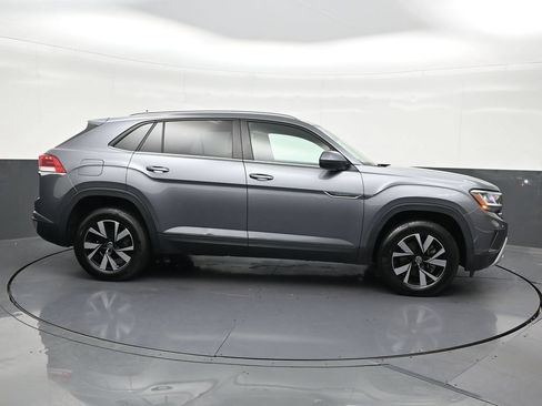 Used 2022 Volkswagen Atlas Cross Sport SE FWD image 6