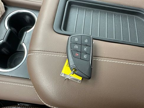 Used 2023 Chevrolet Tahoe High Country AWD/4WD image 7