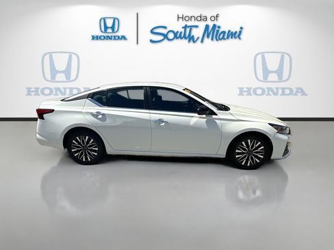 Used 2025 Nissan Altima 2.5 SV image 8