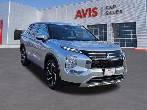 Used 2024 Mitsubishi Outlander SE image 9