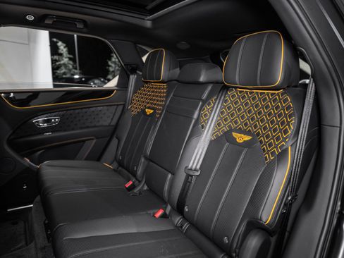 Used 2024 Bentley Bentayga Azure V8 image 22