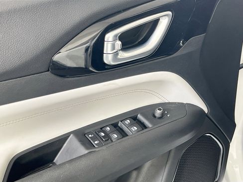 Used 2022 Jeep Compass Limited image 17