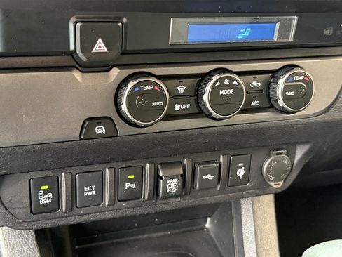 Used 2021 Toyota Tacoma TRD Sport image 26