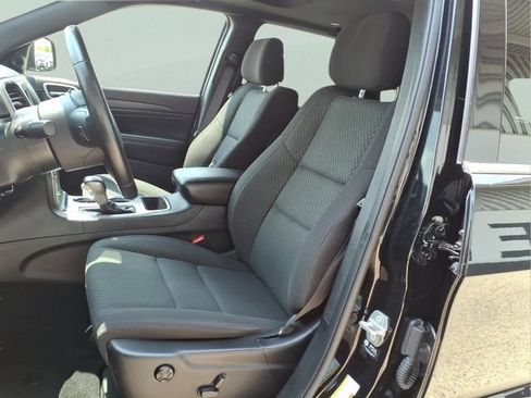 Used 2021 Jeep Grand Cherokee Laredo AWD/4WD image 12