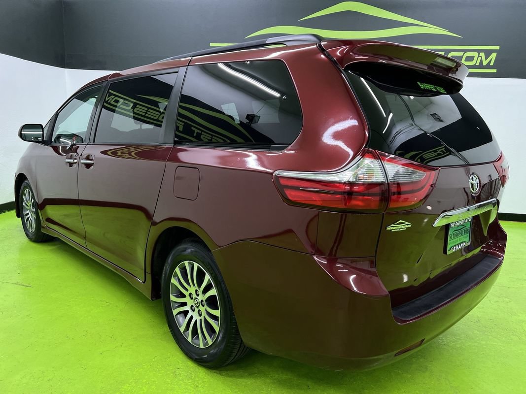 Used 2020 Toyota Sienna XLE w/ XLE Navigation Package FWD image 7