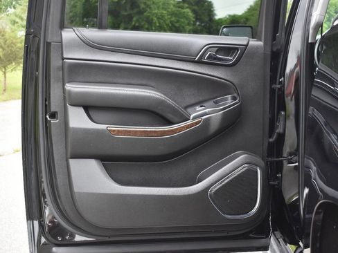 Used 2018 Chevrolet Suburban LT image 11